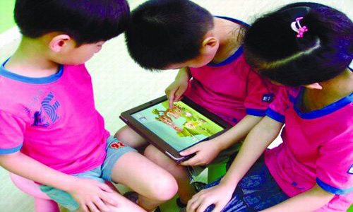 智能手机、ipads成儿童视力杀手 建议贴上麻豆久久久9性大片